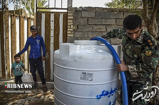 آبرسانی تانکرهای ارتش به روستاهای دشت آزادگان اهواز